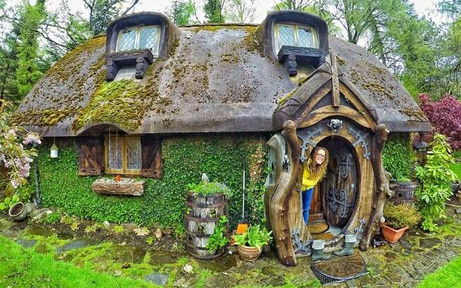 Casa aconchego  Hobbit house interior, Hobbit house, House design