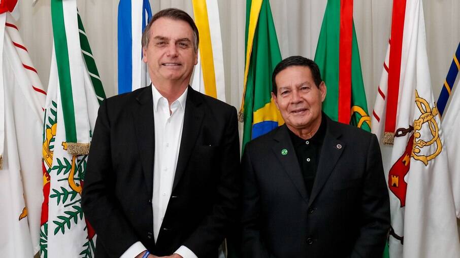  Mourão afirma que Bolsonaro receberia 