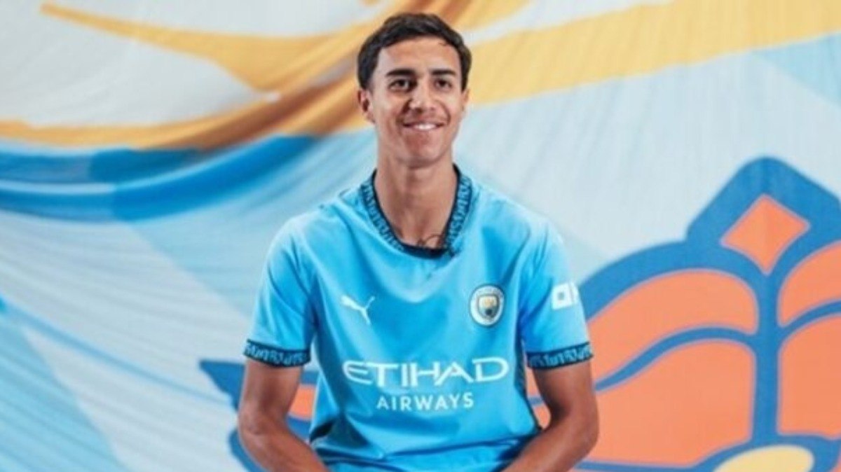 Após anúncio do Manchester City, Vitor Reis acumula mais de 10 milhões de visualizações nas redes sociais Após anúncio do Manchester City, Vitor Reis acumula mais de 10 milhões de visualizações nas redes sociais
