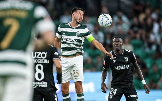 Jogadores do Sporting festejam gol sobre o Vitória de Guimarães Jogadores do Sporting festejam gol sobre o Vitória de Guimarães
