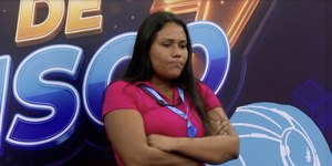 Chaiany atende o Big Fone e é emparedada no Duelo de Risco