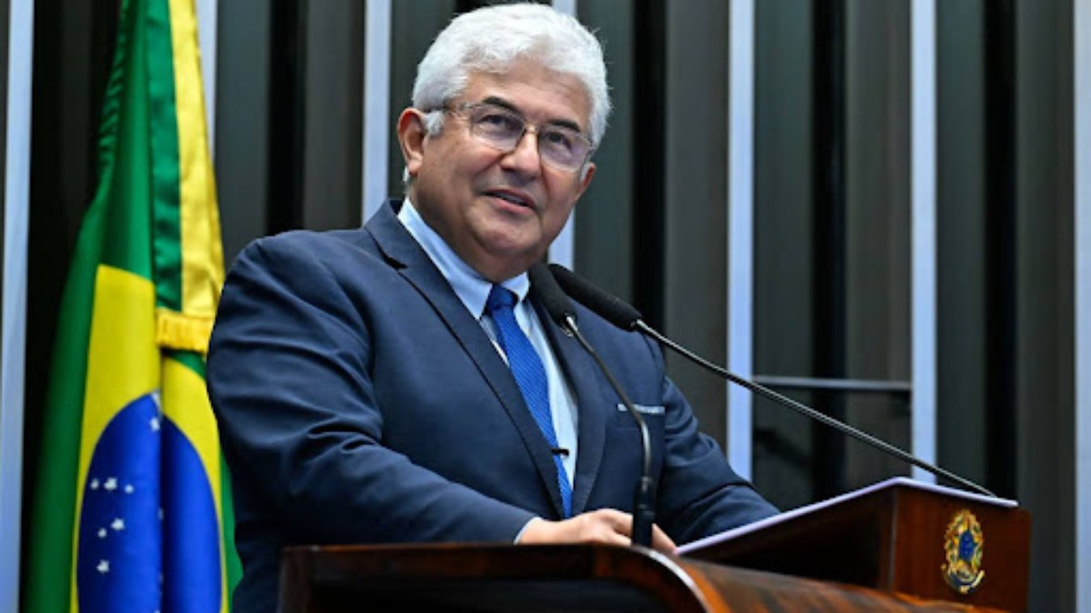 Nossa história não é de desistência, mas de superação Nossa história não é de desistência, mas de superação