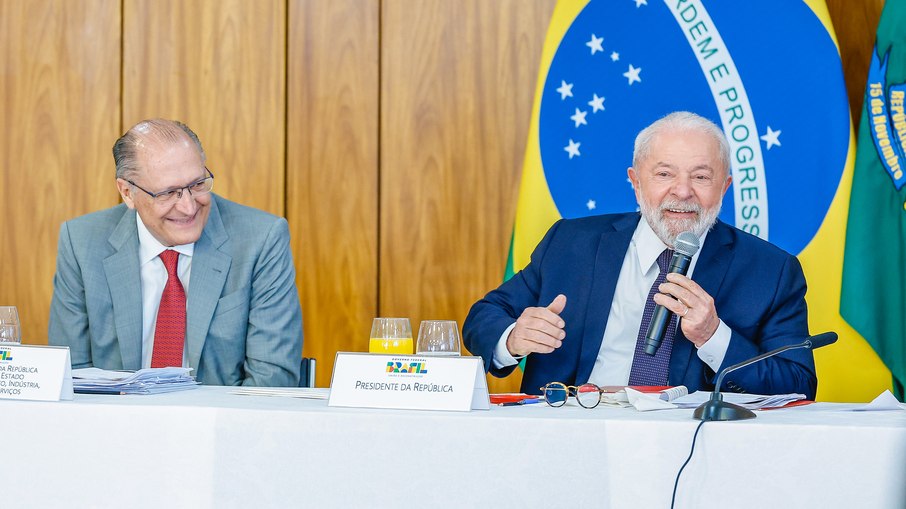 Presidente Luiz Inácio Lula da Silva e Alckmin em reunião