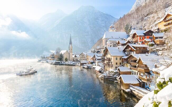 A vila de Hallstatt, na Áustria, lembra muito o reino de Arendelle, da animação da Disney, Frozen