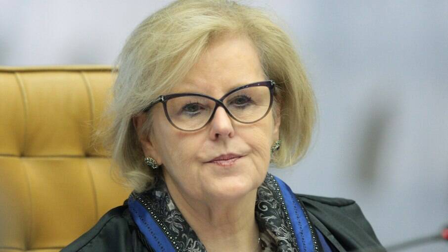 Bolsonaro pede que Rosa Weber arquive inquérito
