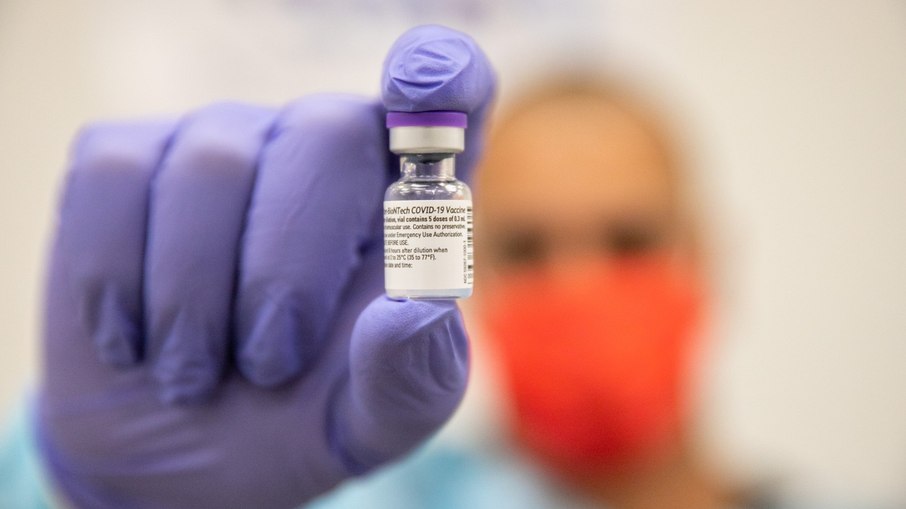 Vacina da Covid-19 da Pifzer Ambivalente chega ao Brasil (10.12.2022)