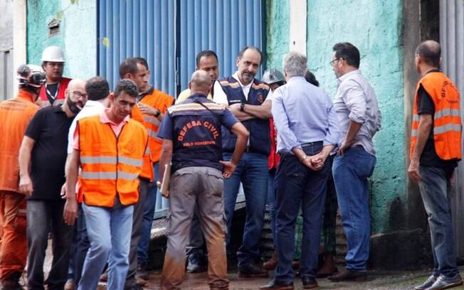 Alexandre Kalil durante ação da Defesa Civil em Belo Horizonte