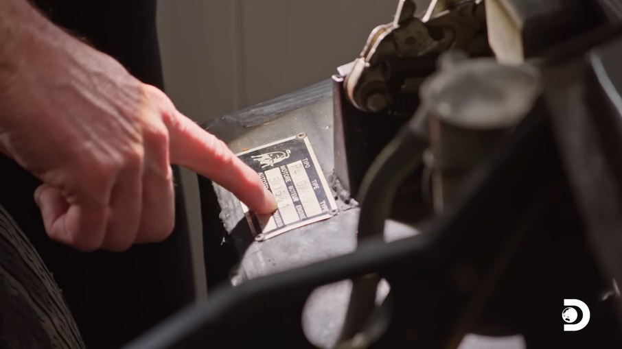 Placa de identificação do motor confirma que o Miura é “matching numbers”, com motor e chassi originais Placa de identificação do motor confirma que o Miura é “matching numbers”, com motor e chassi originais