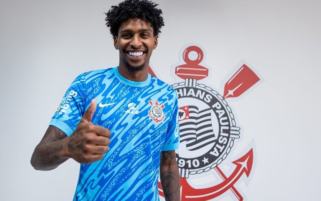 Hugo Souza é anunciado como novo goleiro do Corinthians