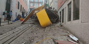 Vídeo: Elevador da Glória descarrila e deixa 15 mortos em Lisboa