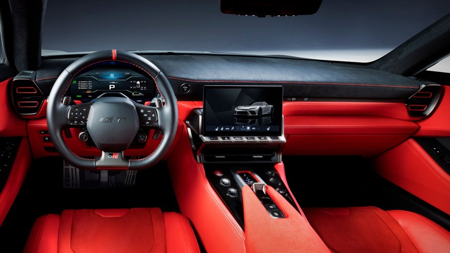 Interior do GR GT com painel digital, central multimídia e acabamento vermelho Interior do GR GT com painel digital, central multimídia e acabamento vermelho