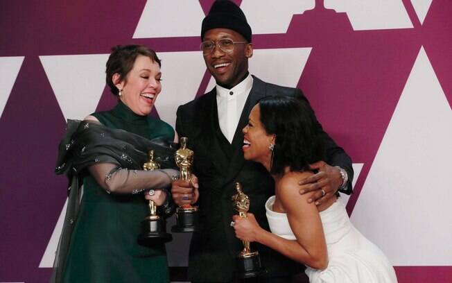 Mahershala Ali, Regina King e Olivia Colman com seus Oscars 