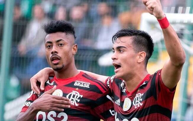Bruno Henrique comemora o gol da vitória do Flamengo sobre a Chapecoense