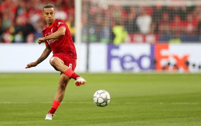 No mercado: Thiago Alcântara anuncia saída do Liverpool