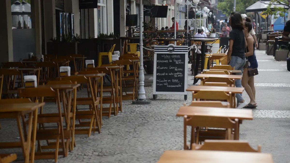 Boatos de intoxicação por metanol no Rio de Janeiro circulam nas redes sociais Boatos de intoxicação por metanol no Rio de Janeiro circulam nas redes sociais