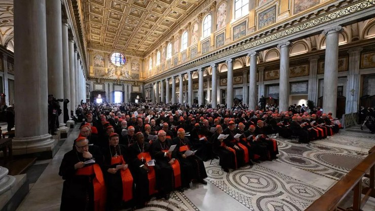 Vaticano finaliza preparativos para dar início ao Conclave