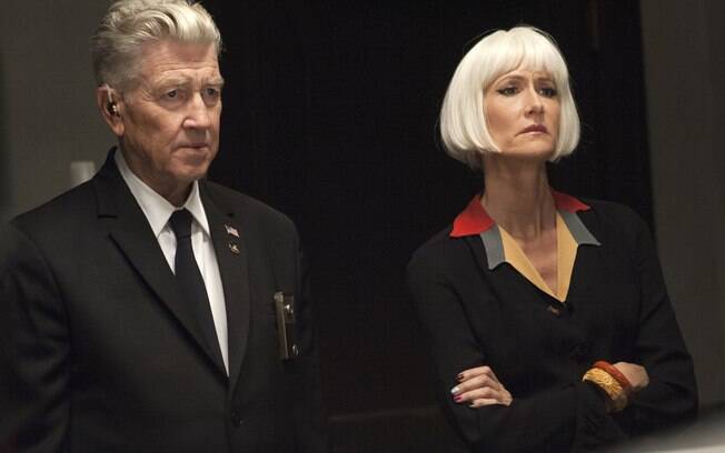 David Lynch ao lado da colaboradora de longa data, Laura Dern, em cena de 