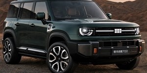 SUV pode flutuar na água e tem bancos que viram cama