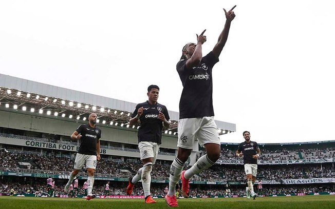 Ferraresi se lançou ao ataque contra o Coritiba 
