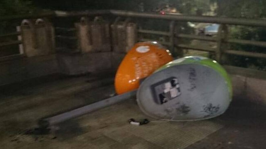 Orelhão depredado em protesto do MPL