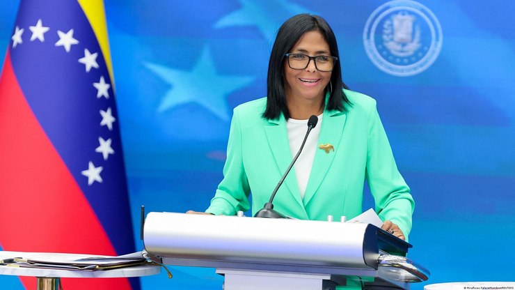 Presidente interina da Venezuela promete aumento de salários
