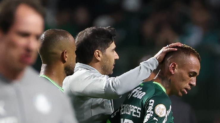 Weverton rebate críticas sobre não defender pênaltis no Palmeiras