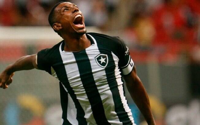 Kanu destaca fase do Botafogo após vitória na Copa do Brasil: 'Poder viver esse momento é grandioso'