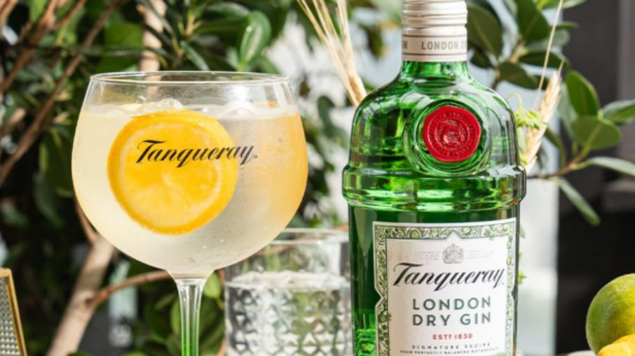 Diferentres sabores de Gin Tanqueray estão disponíveis para venda na Amazon