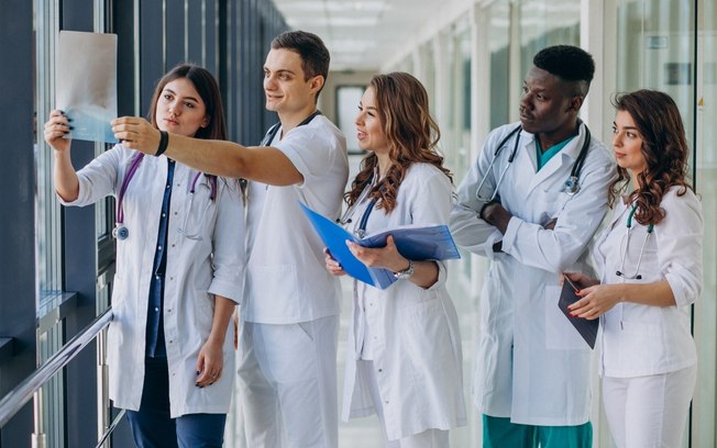 Projeto propõe suspender novos cursos de medicina por 5 anos