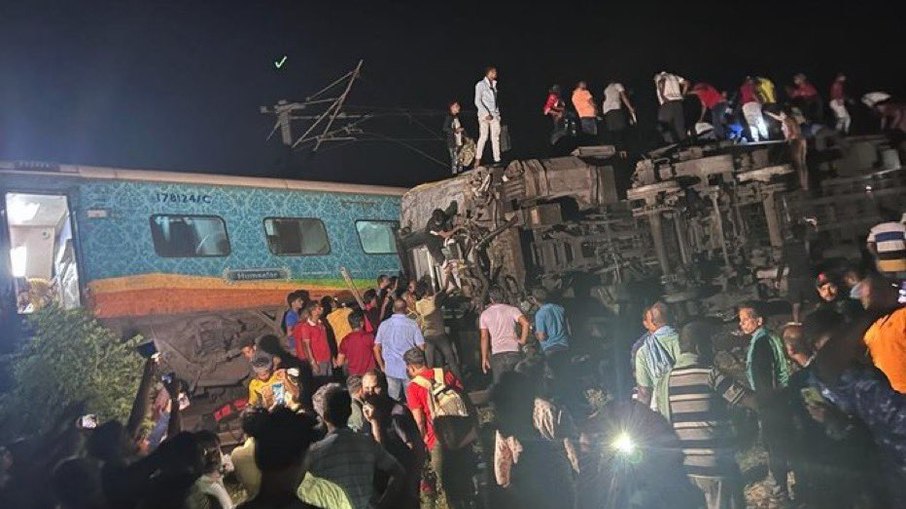 Acidente de trens na Índia deixa dezenas de mortos e ao menos 300 feridos