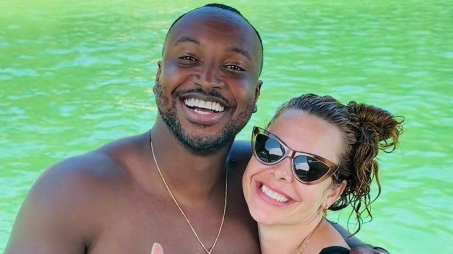 Fernanda Souza em foto com o amigo e ex-marido, Thiaguinho