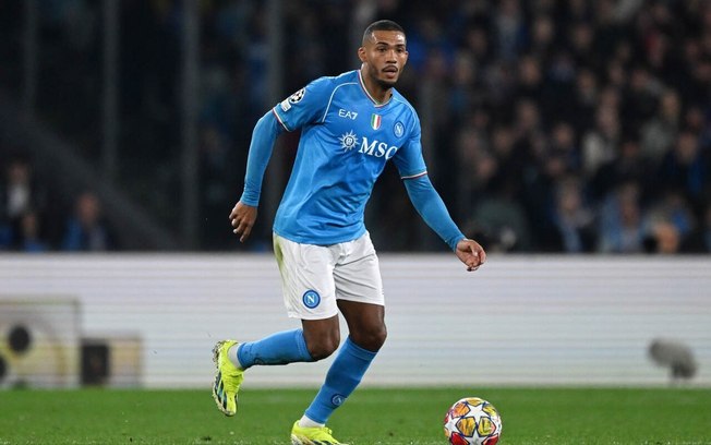 Juan Jesus em ação com a camisa do Napoli - Foto: Francesco Pecoraro/Getty Images