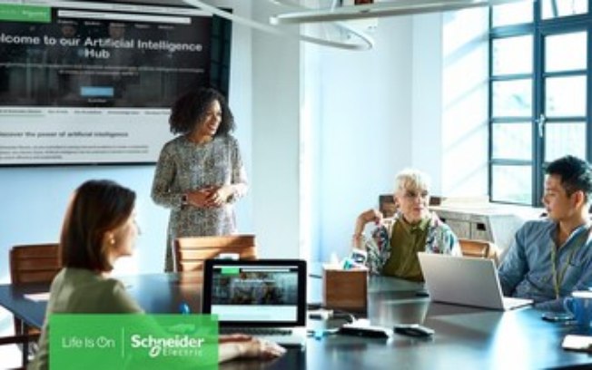 Schneider Electric acelera sua estratégia AI at Scale com sólido progresso no primeiro ano