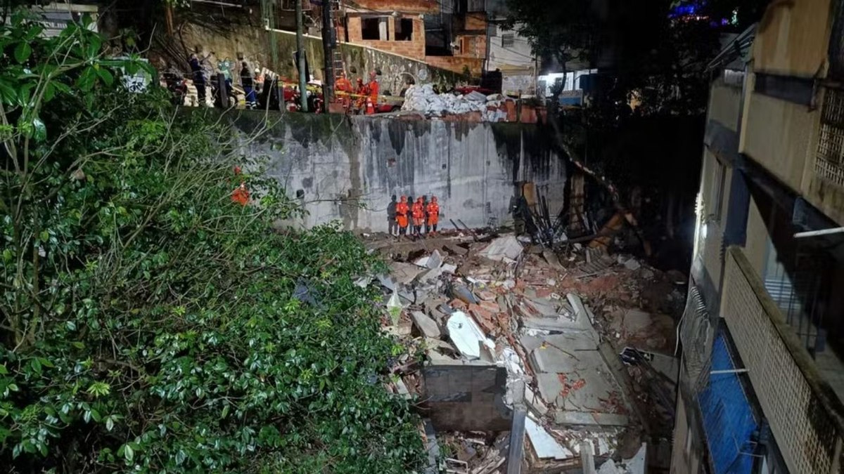 Prédio desaba no Morro do Cantagalo, no Rio de Janeiro Prédio desaba no Morro do Cantagalo, no Rio de Janeiro