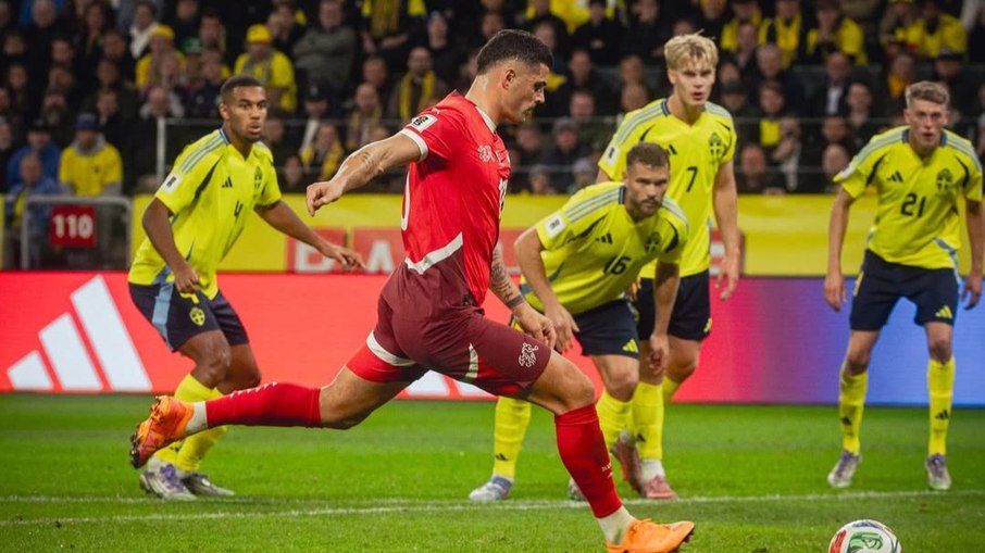 Granit Xhaka batendo pênalti contra a Suécia Granit Xhaka batendo pênalti contra a Suécia
