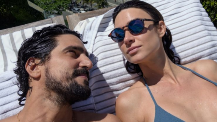 Thaila Ayala volta de viagem e encontra cobra gigante em casa