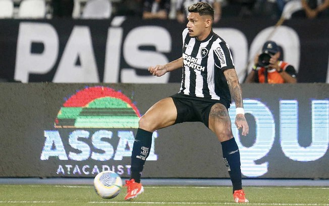 Tiquinho em campo pelo Botafogo 