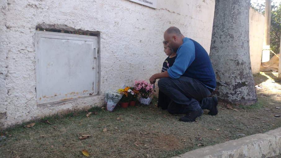 Cristiano trouxe a sobrinha para prestar homenagem às vítimas