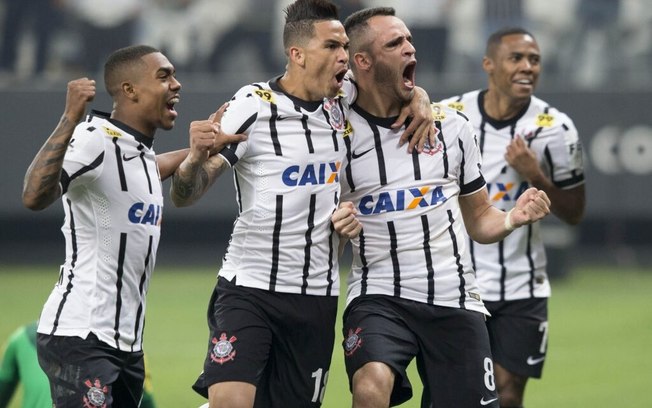 ‘Melhor disparado’, diz Renato Augusto sobre Corinthians de 2015 Foto: Reprodução