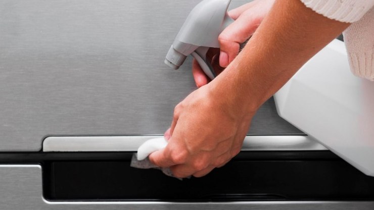 O jeito certo de limpar inox sem deixar manchas