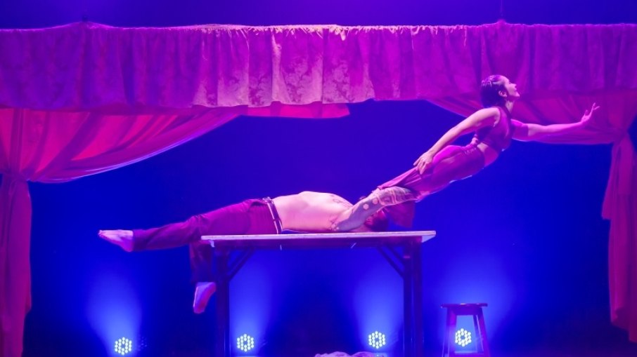 Apresentações misturam circo e teatro em uma linguagem acessível e divertida Apresentações misturam circo e teatro em uma linguagem acessível e divertida