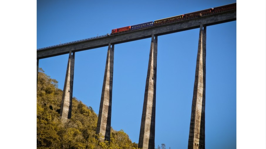 Trem do Vale passava por ponte de 143 metros de altura