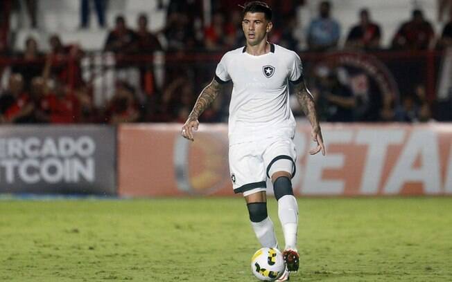 Victor Cuesta lamenta empate do Botafogo: 'Precisamos nos impor'