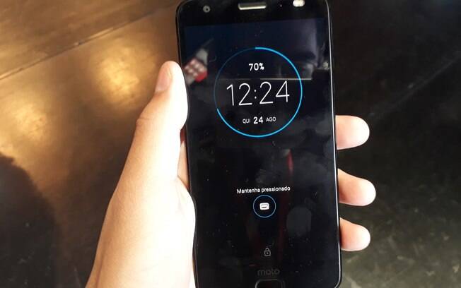 Moto Z2 Force é a versão resistente da linha Z; segundo a Motorola, quedas não quebram ou estilhaçam a tela do aparelho