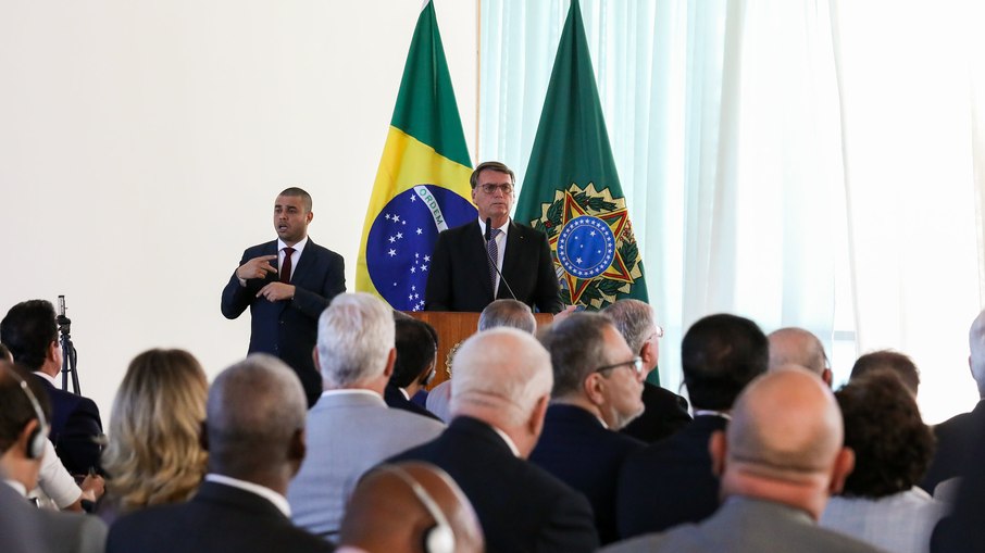 Jair Bolsonaro criticou o sistema eleitoral em encontro com embaixadores