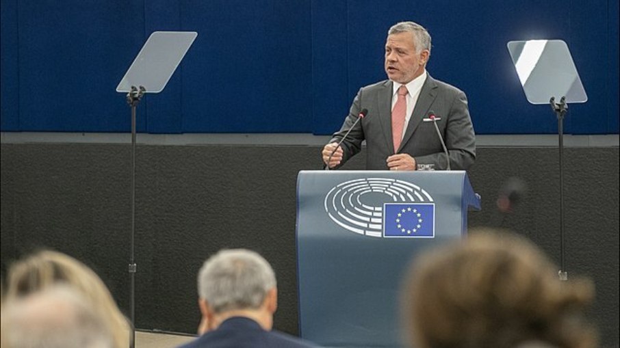 Abdullah II da Jordânia, o rei do país árabe, discursa no  Parlamento Europeu