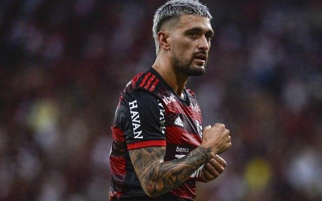 Golaços, vítimas e garçons: o raio-X dos 50 gols de Arrascaeta pelo Flamengo