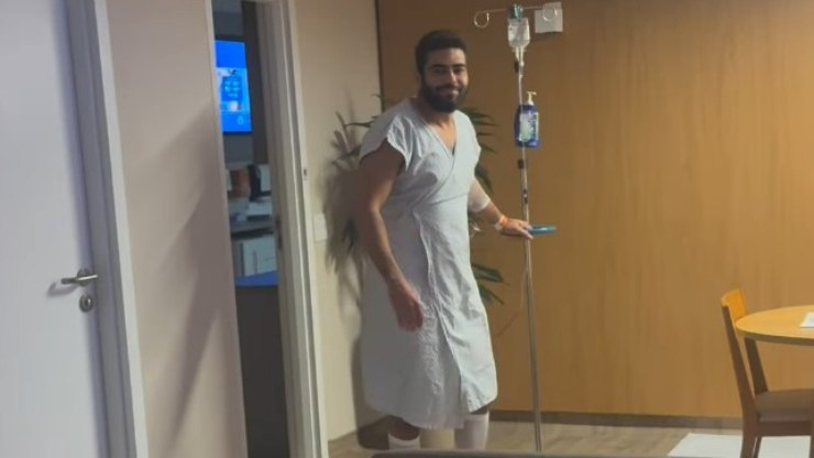 Henrique passa por cirurgia e filha pergunta: "Está de vestido?"