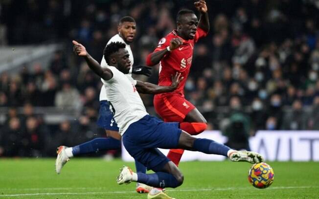 Liverpool x Tottenham: onde assistir, horário e escalações do jogo da Premier League