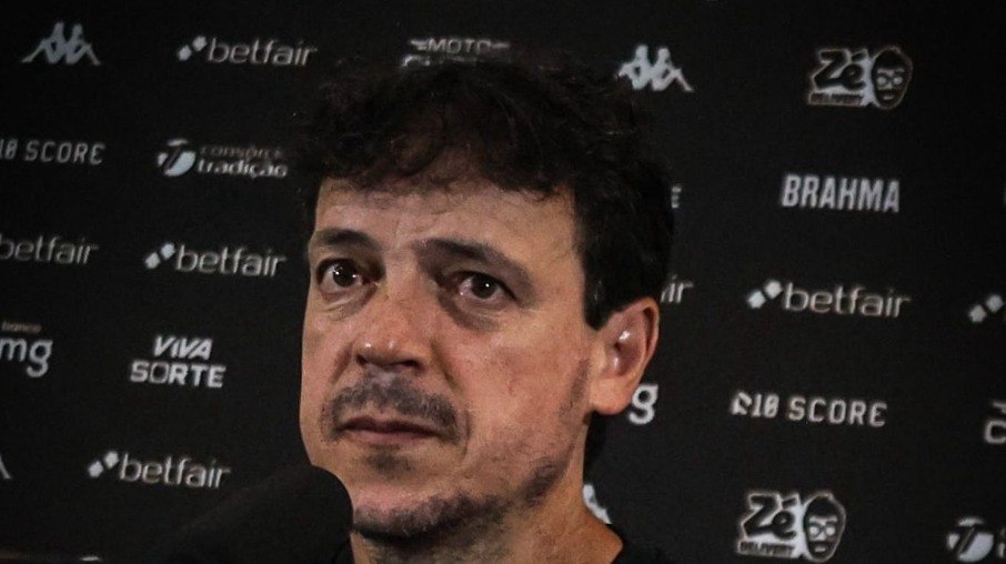 Fernando Diniz assumiu responsabilidade em derrota no clássico Fernando Diniz assumiu responsabilidade em derrota no clássico